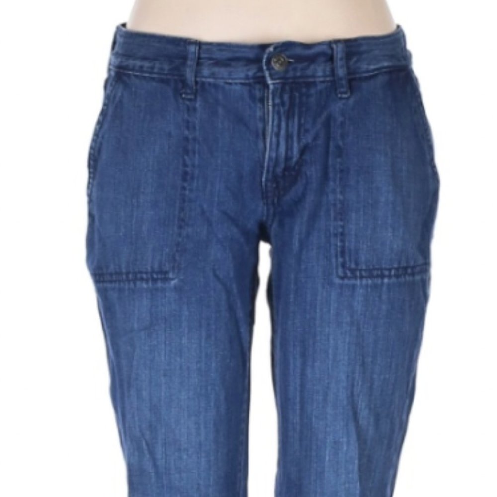 Jeans with large front pockets